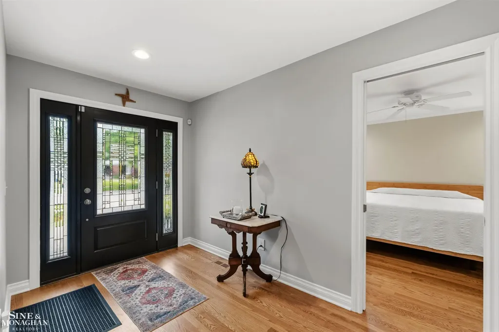 1061 N Renaud Road Grosse Pointe Woods City MI 48236
