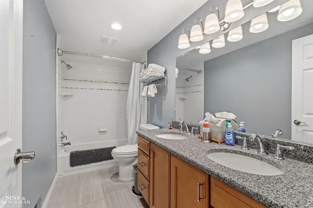 1061 N Renaud Road Grosse Pointe Woods City MI 48236