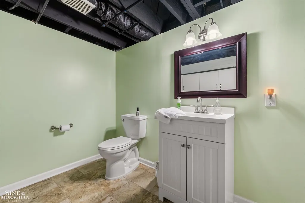 1061 N Renaud Road Grosse Pointe Woods City MI 48236