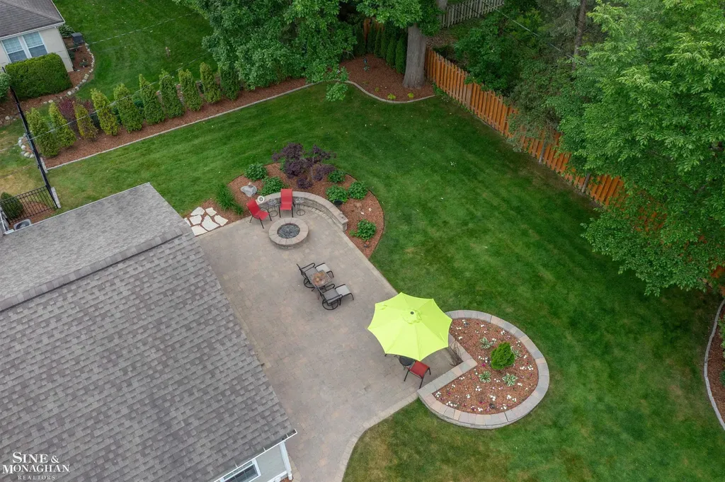 1061 N Renaud Road Grosse Pointe Woods City MI 48236