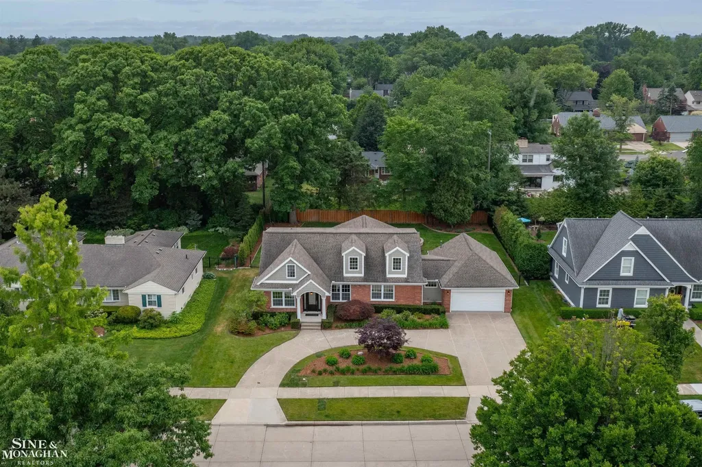 1061 N Renaud Road Grosse Pointe Woods City MI 48236