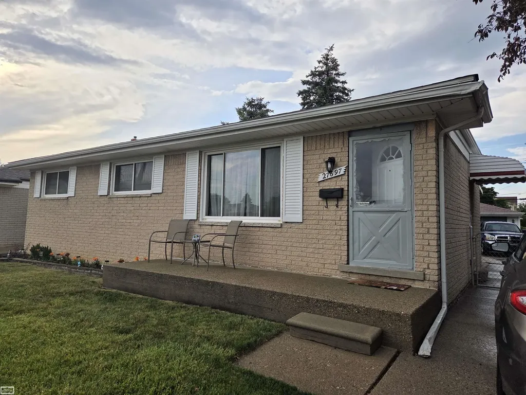 27697 Larry Street Roseville City MI 48066