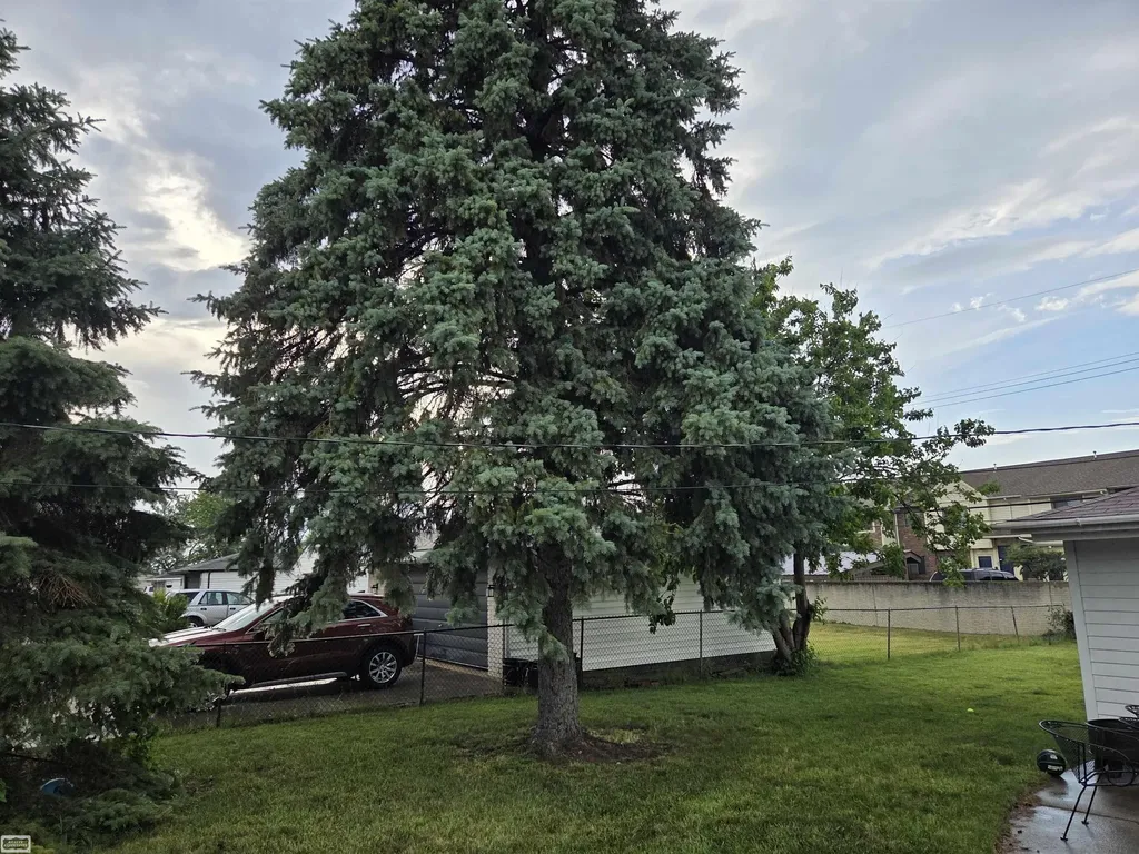 27697 Larry Street Roseville City MI 48066