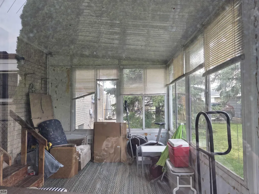27697 Larry Street Roseville City MI 48066