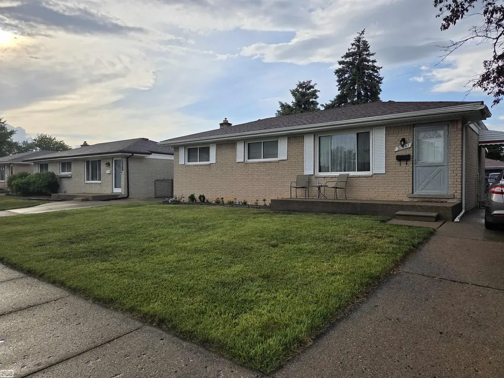 27697 Larry Street Roseville City MI 48066