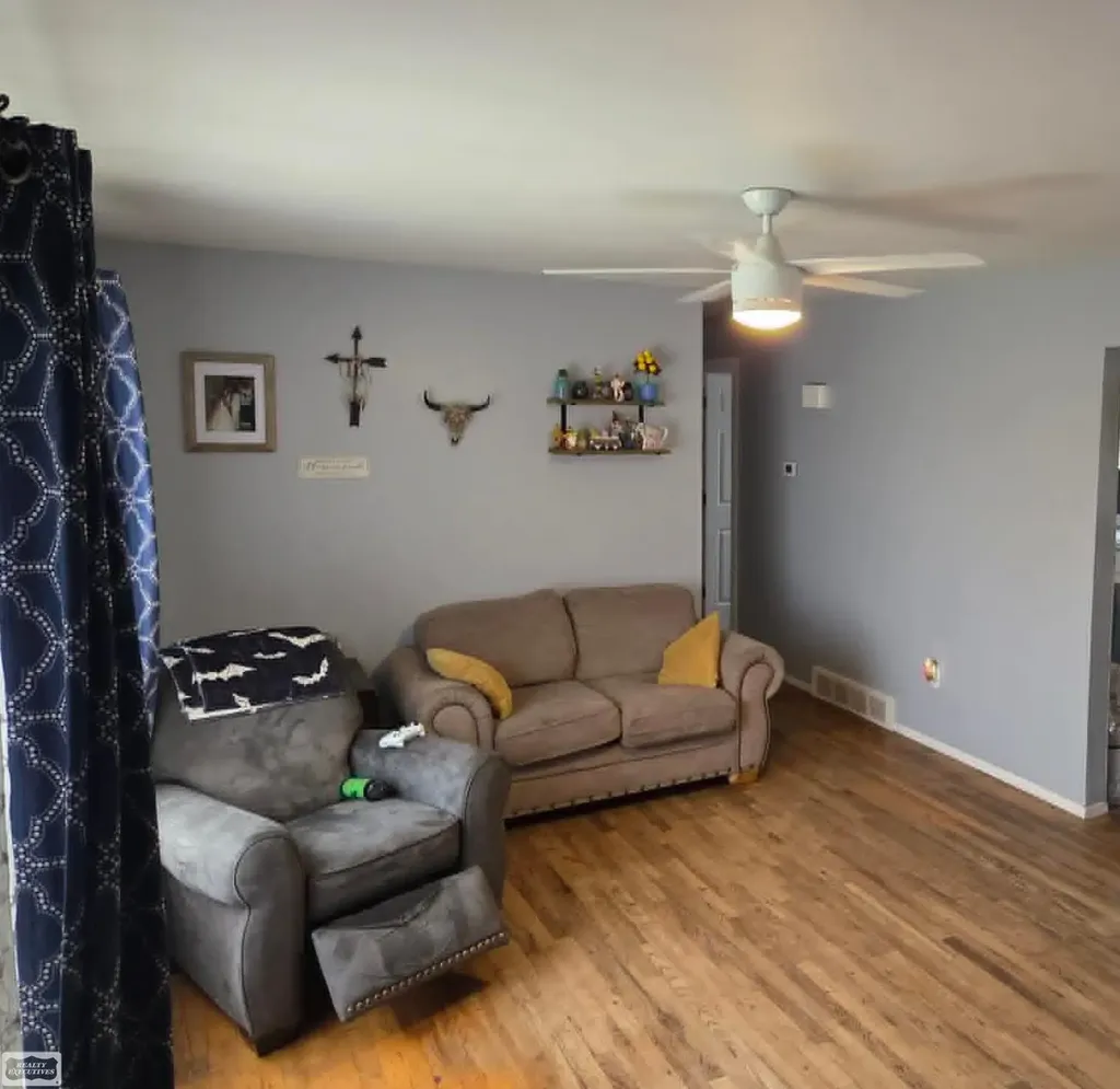 27697 Larry Street Roseville City MI 48066