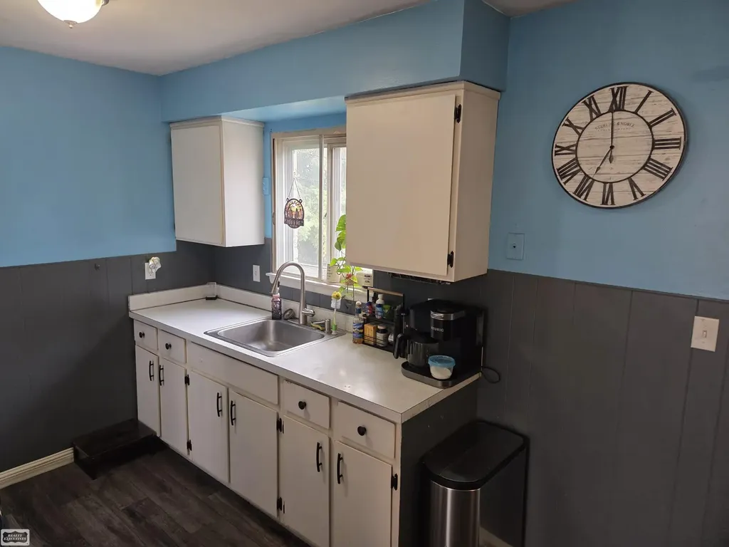 27697 Larry Street Roseville City MI 48066