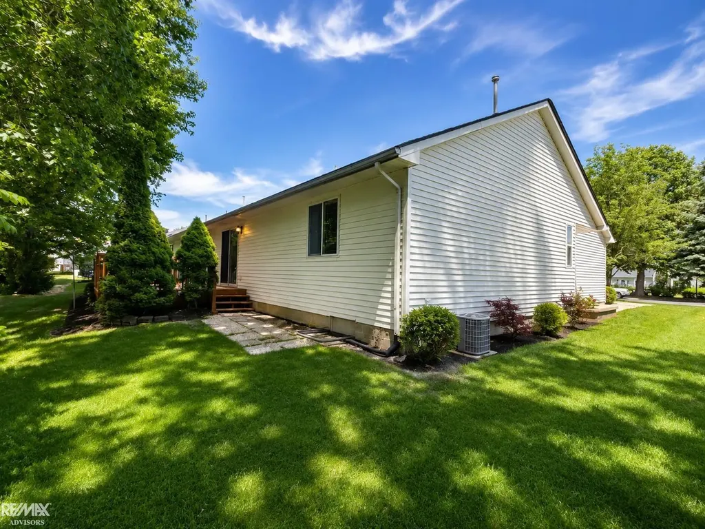 9662 Nook Road Algonac City MI 48001