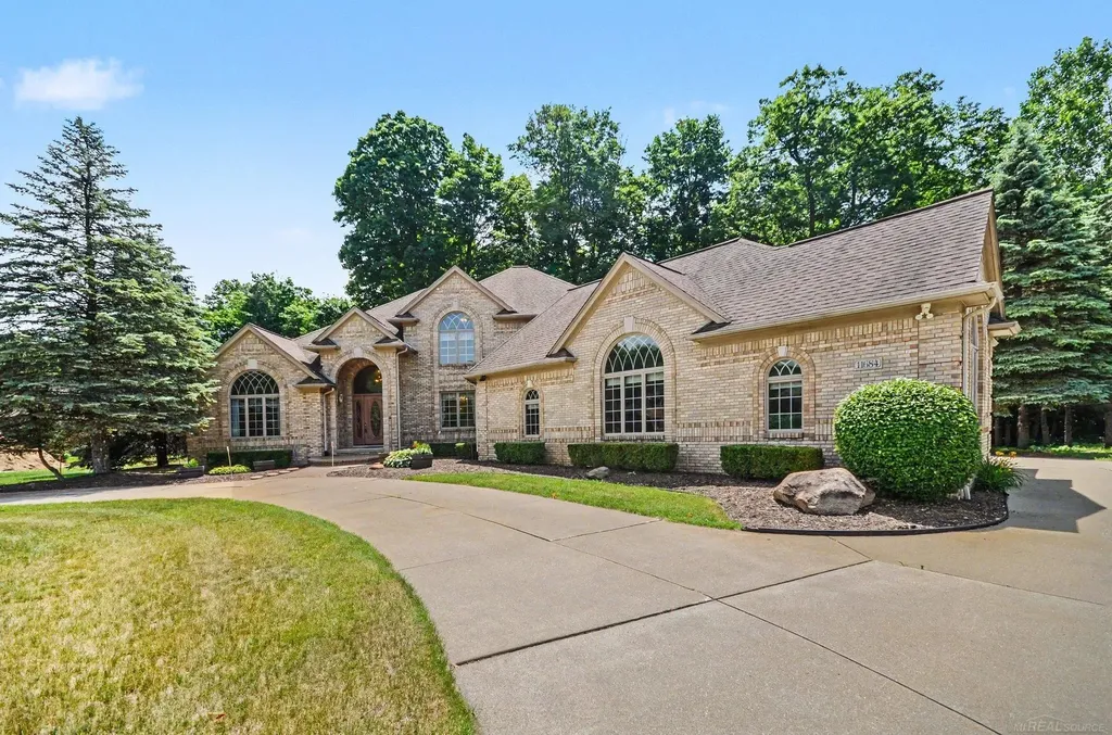 11684 Majestic Court Shelby Charter Township MI 48315
