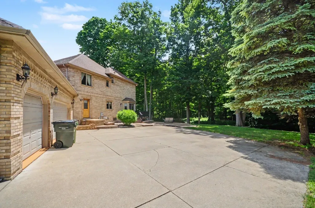 11684 Majestic Court Shelby Charter Township MI 48315