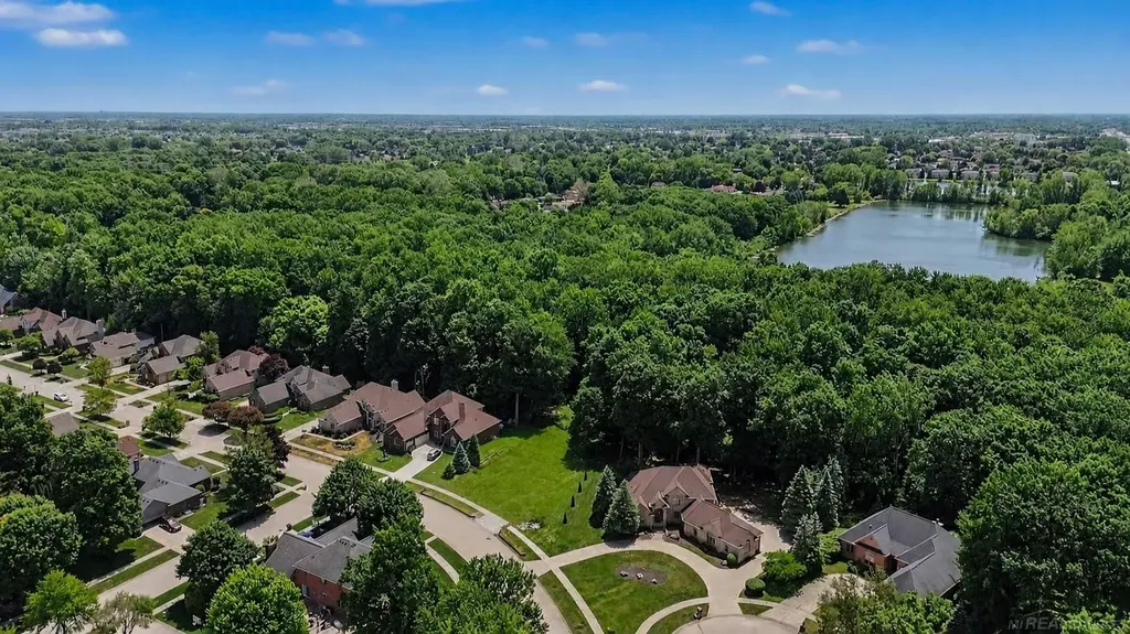11684 Majestic Court Shelby Charter Township MI 48315