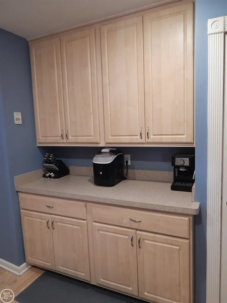 27200 Larchmont Street St. Clair Shores City MI 48081