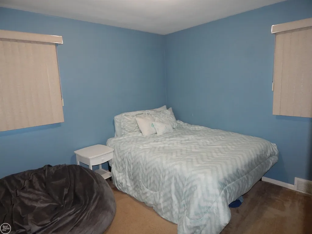 27200 Larchmont Street St. Clair Shores City MI 48081
