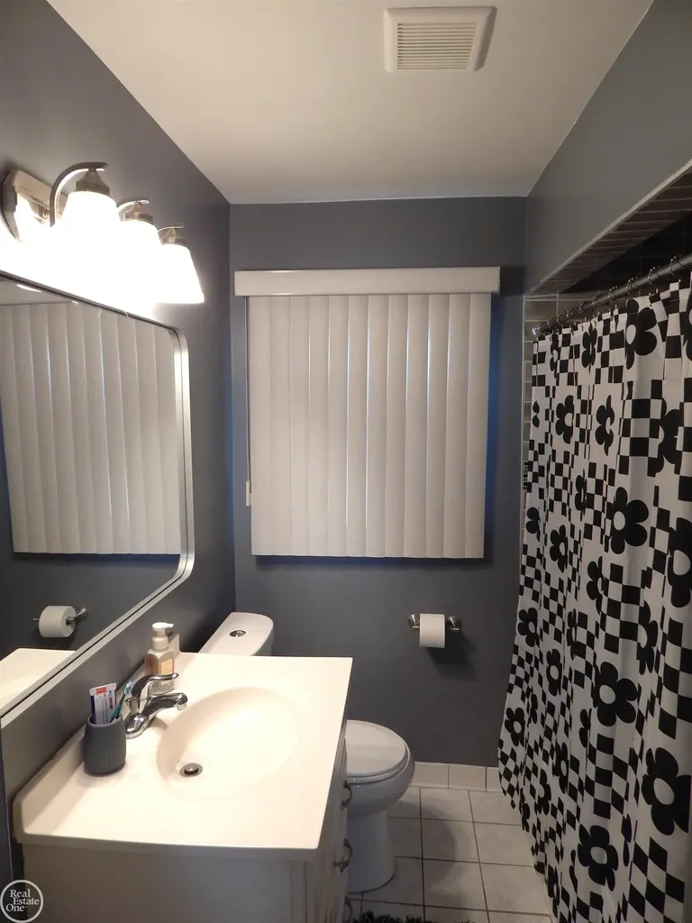 27200 Larchmont Street St. Clair Shores City MI 48081