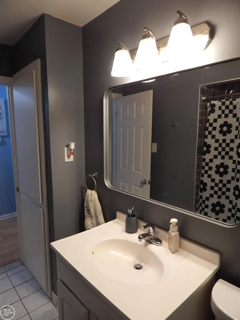 27200 Larchmont Street St. Clair Shores City MI 48081