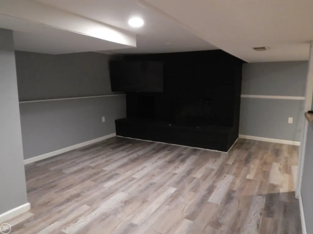 27200 Larchmont Street St. Clair Shores City MI 48081
