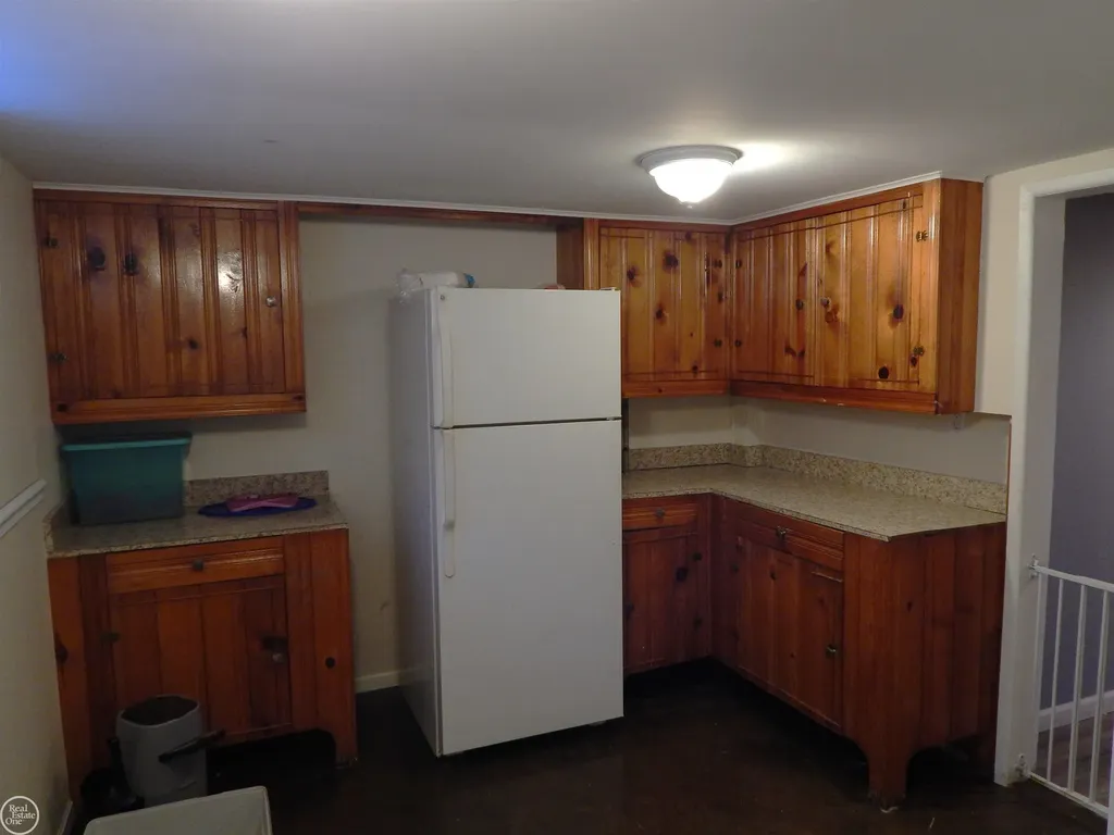 27200 Larchmont Street St. Clair Shores City MI 48081