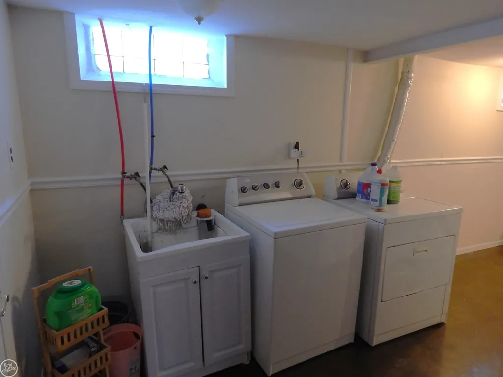 27200 Larchmont Street St. Clair Shores City MI 48081