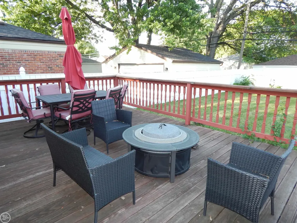 27200 Larchmont Street St. Clair Shores City MI 48081