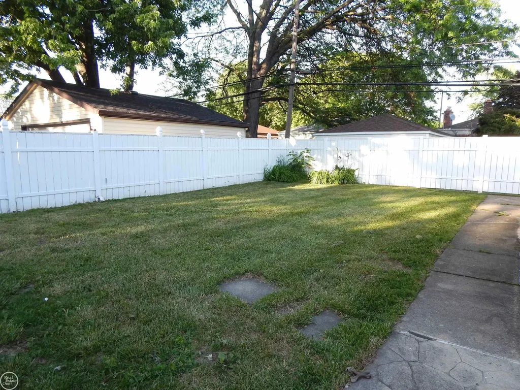 27200 Larchmont Street St. Clair Shores City MI 48081