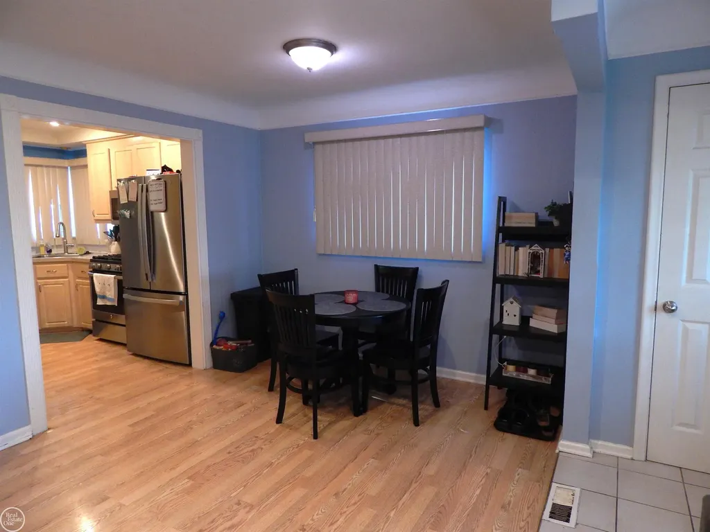 27200 Larchmont Street St. Clair Shores City MI 48081