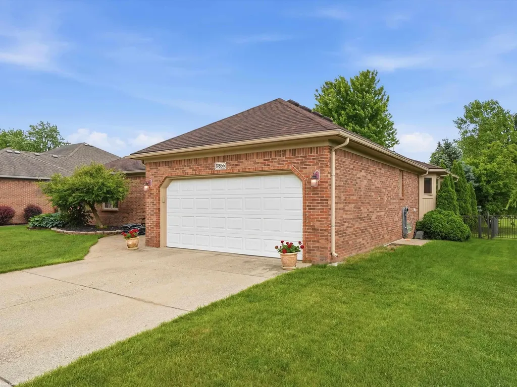 19866 Barchester Drive Macomb Township MI 48044