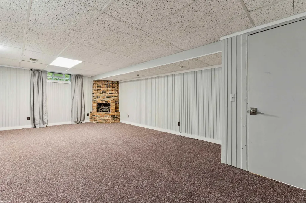 1444 Old Squire Lane Port Huron City MI 48060
