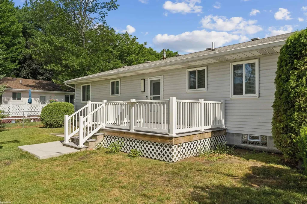 1444 Old Squire Lane Port Huron City MI 48060