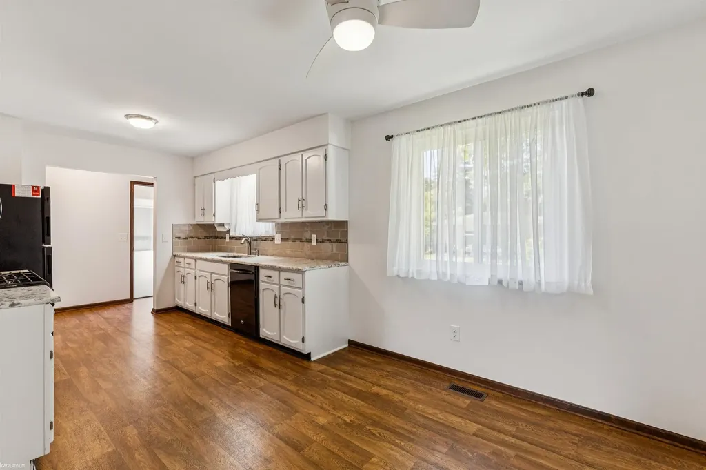 1444 Old Squire Lane Port Huron City MI 48060
