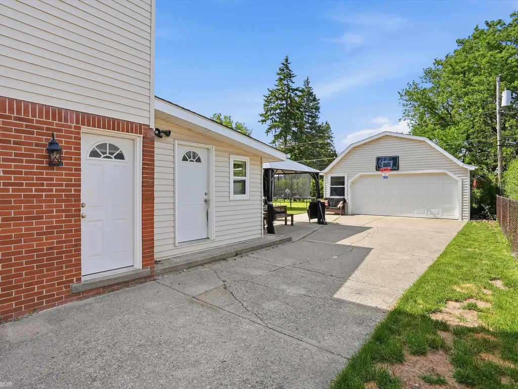 8835 Royce Drive Sterling Heights City MI 48313