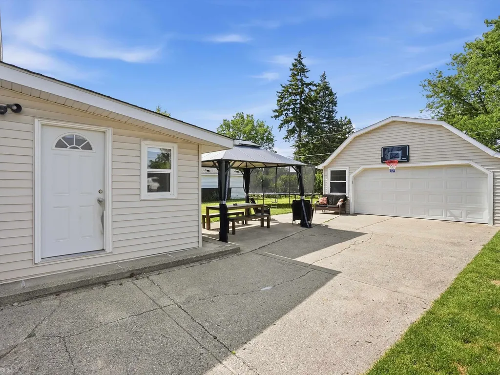 8835 Royce Drive Sterling Heights City MI 48313