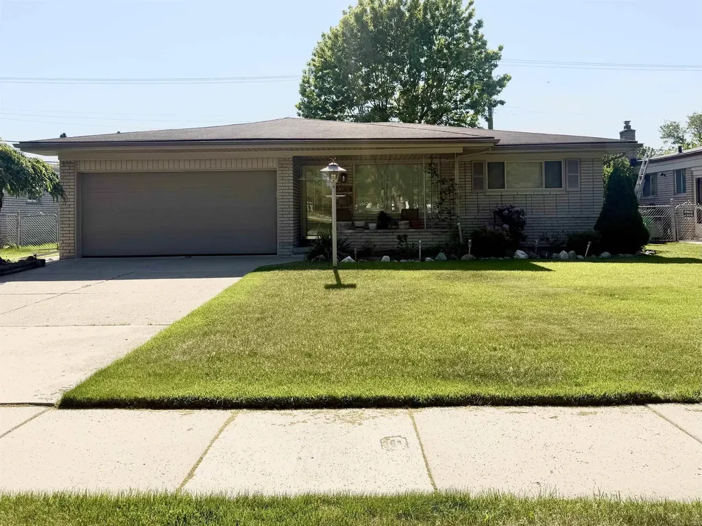36757 Adele Dr Drive Sterling Heights City MI 48312