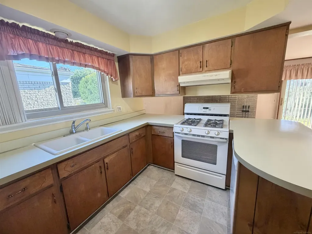 36757 Adele Dr Drive Sterling Heights City MI 48312