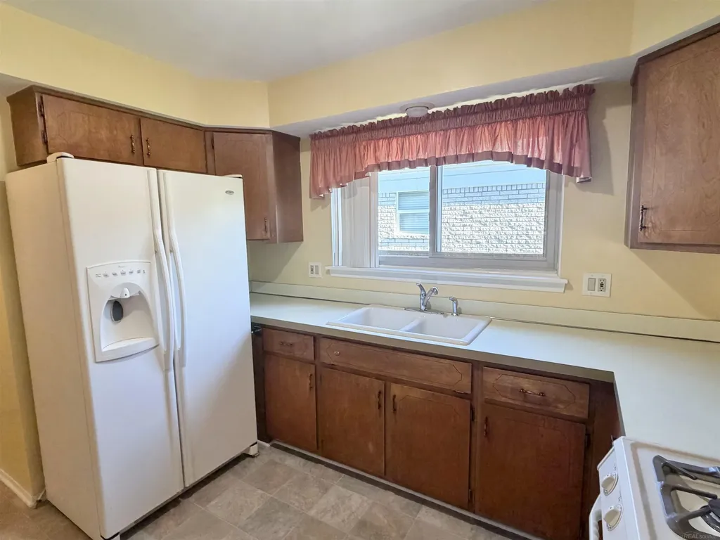 36757 Adele Dr Drive Sterling Heights City MI 48312