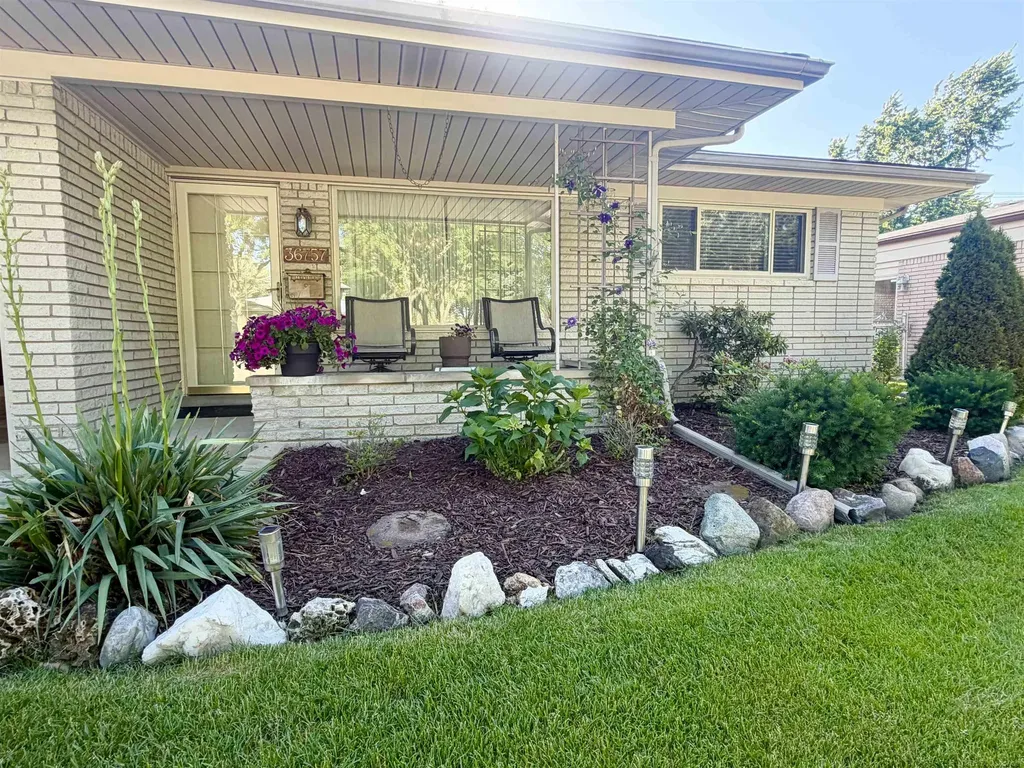 36757 Adele Dr Drive Sterling Heights City MI 48312