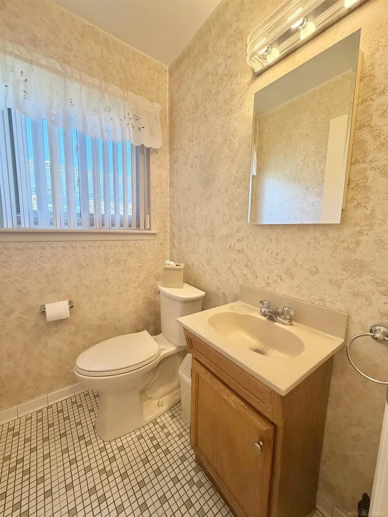 36757 Adele Dr Drive Sterling Heights City MI 48312