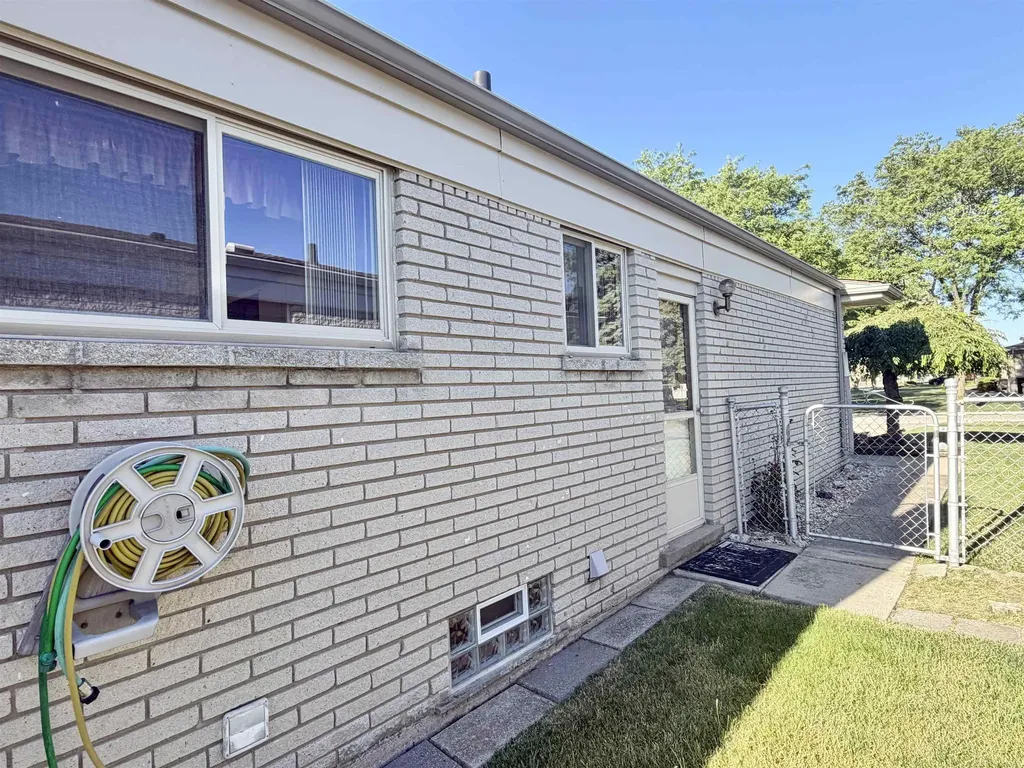 36757 Adele Dr Drive Sterling Heights City MI 48312