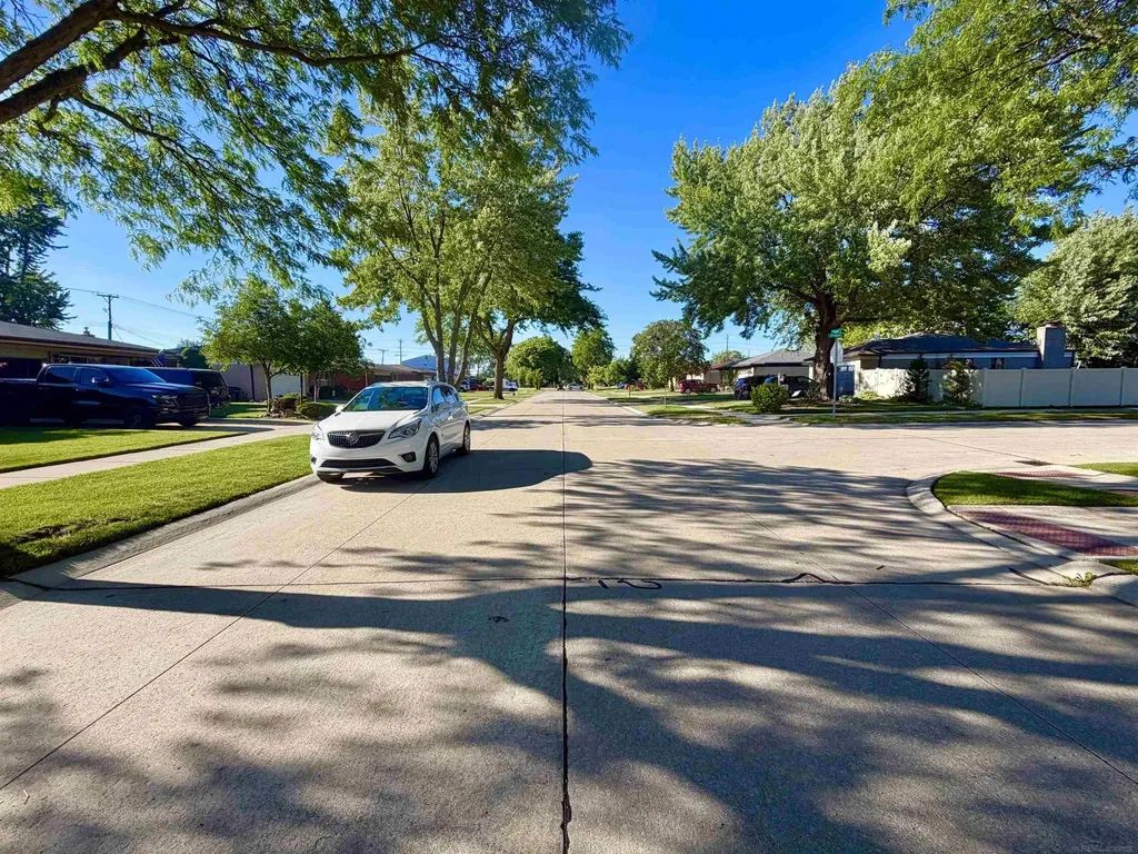 36757 Adele Dr Drive Sterling Heights City MI 48312