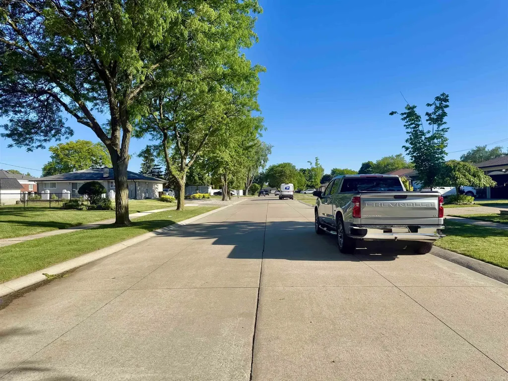 36757 Adele Dr Drive Sterling Heights City MI 48312