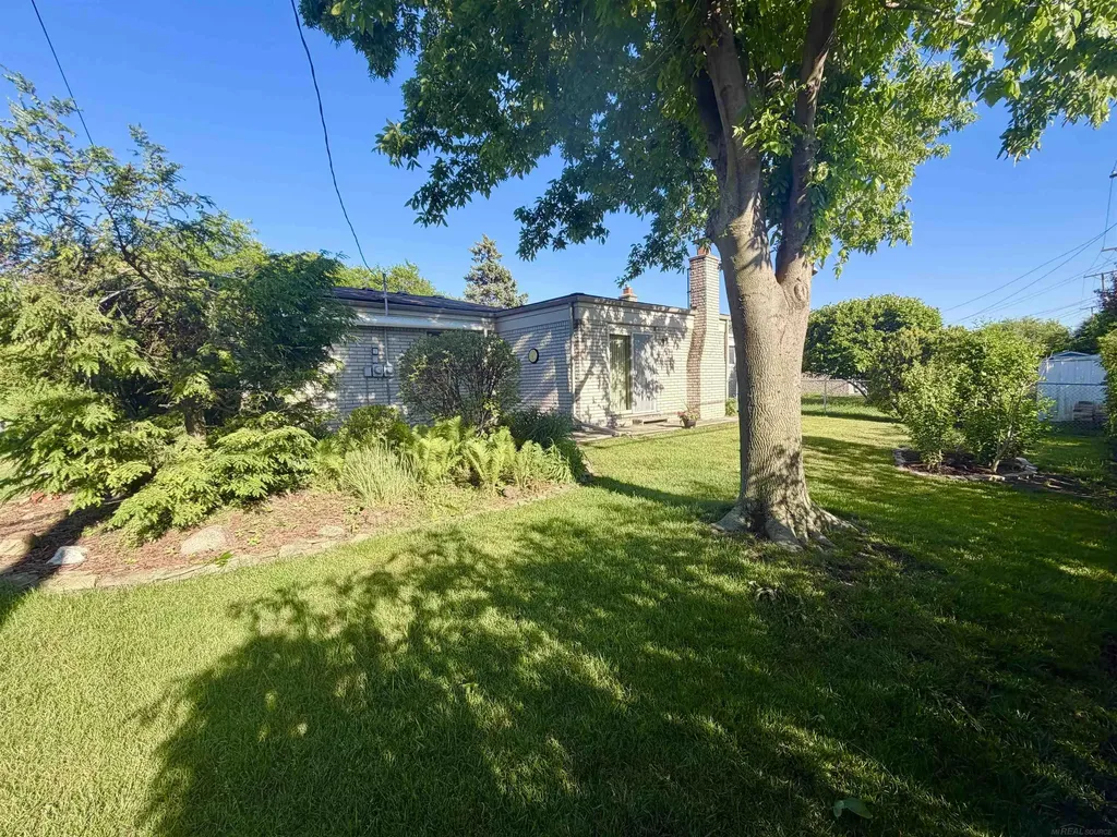 36757 Adele Dr Drive Sterling Heights City MI 48312