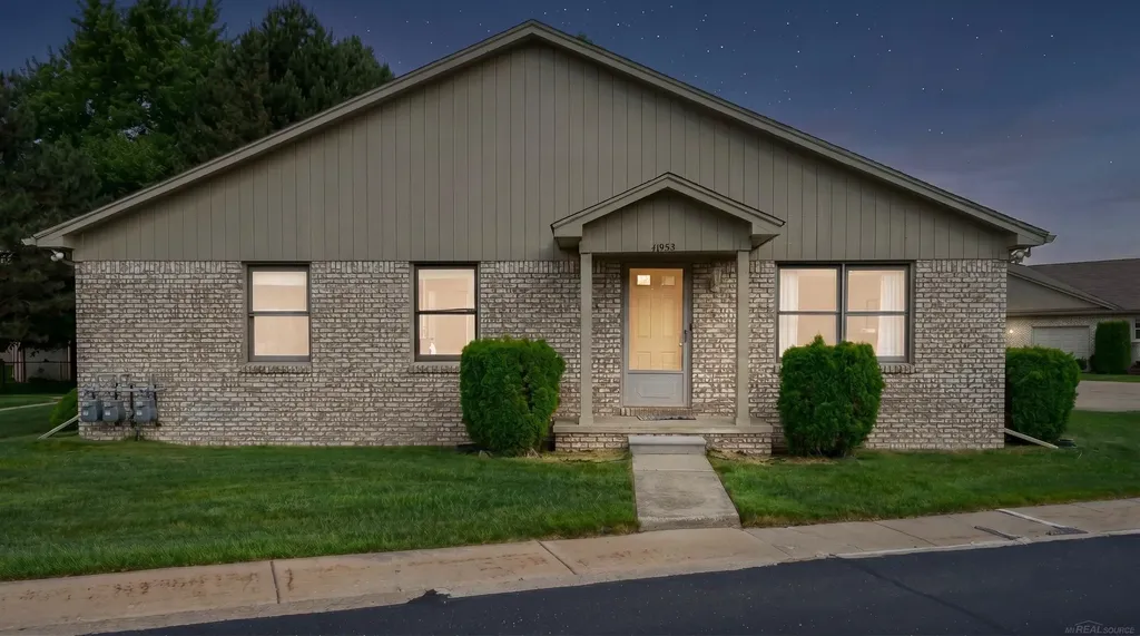41933 King Edward Court Clinton Charter Township MI 48038