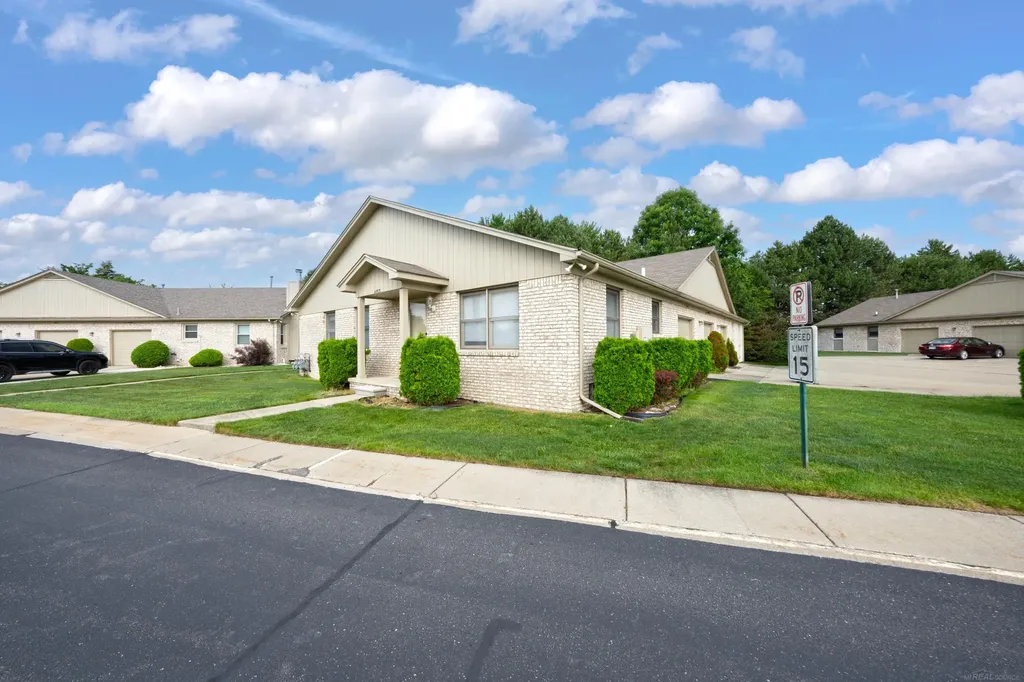 41933 King Edward Court Clinton Charter Township MI 48038