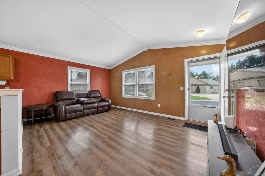 41933 King Edward Court Clinton Charter Township MI 48038