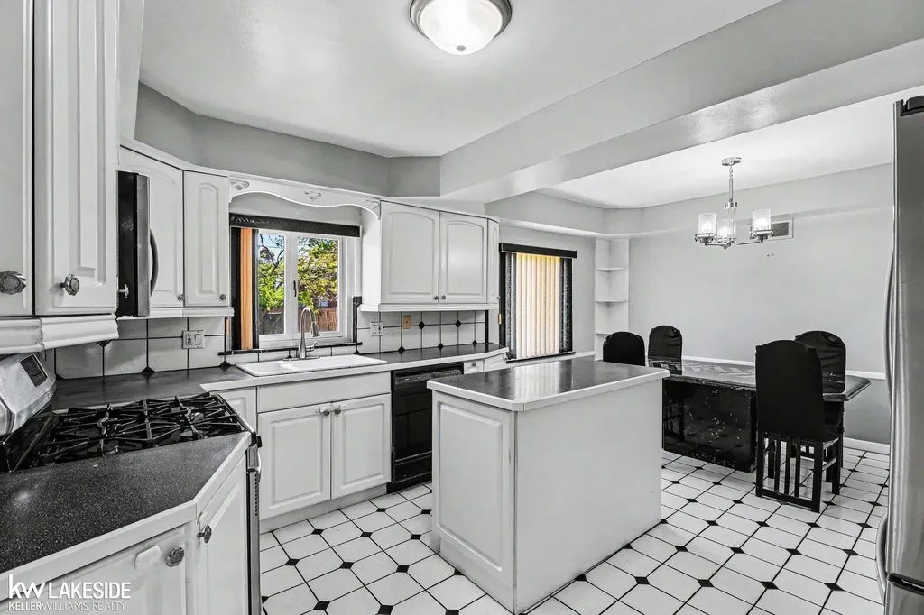 33128 Richard O Drive Sterling Heights City MI 48310