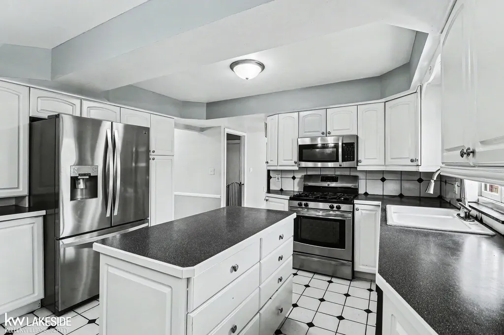 33128 Richard O Drive Sterling Heights City MI 48310