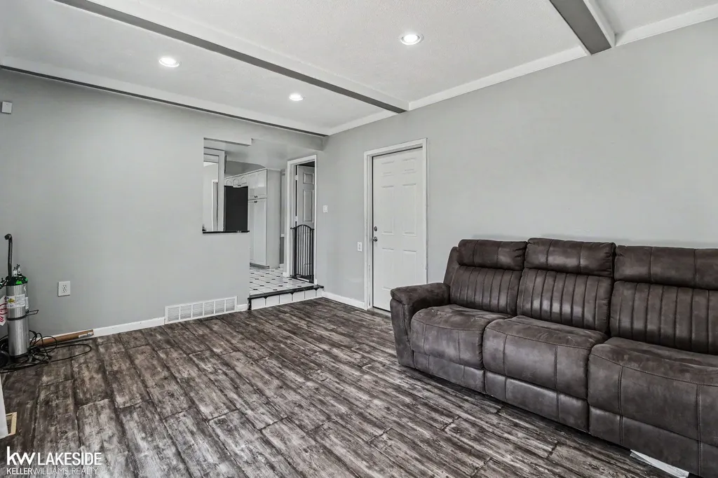 33128 Richard O Drive Sterling Heights City MI 48310