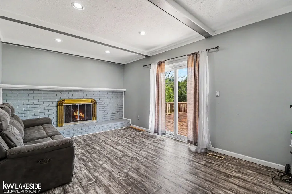 33128 Richard O Drive Sterling Heights City MI 48310