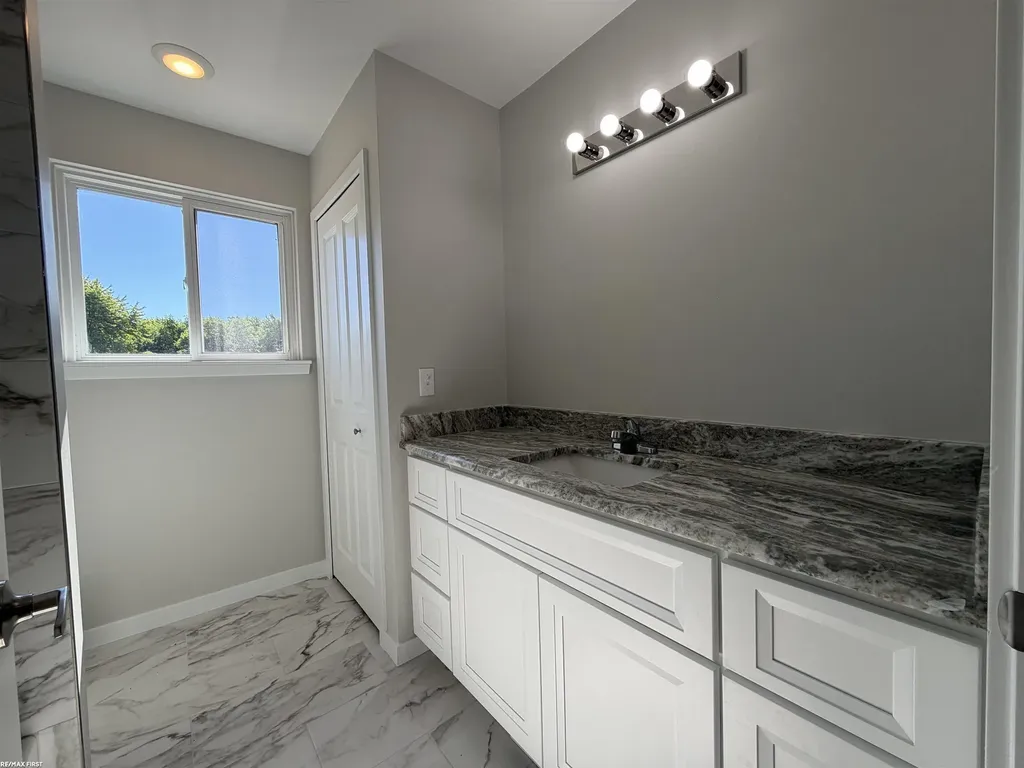 30343 Weathervane Woods Drive New Haven Village MI 48048