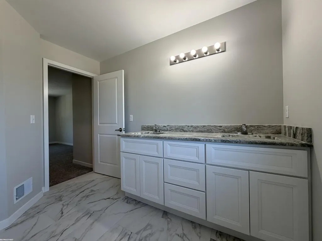 30343 Weathervane Woods Drive New Haven Village MI 48048