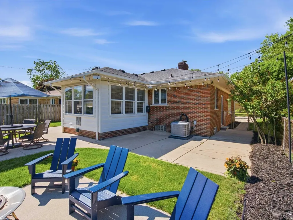 21023 Thiele Street St. Clair Shores City MI 48081
